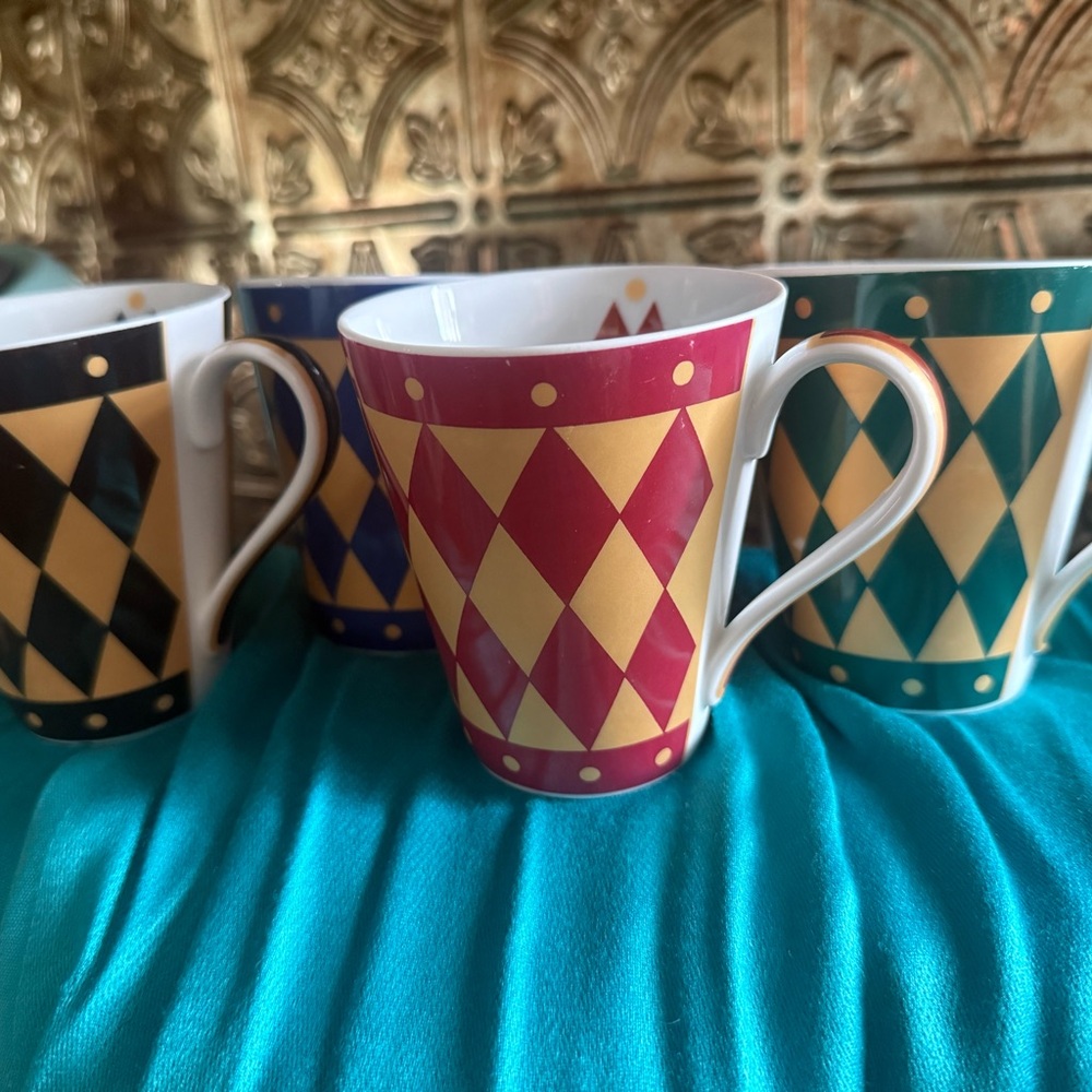 Elegant Harlequin Patterned Coffee Cup Set